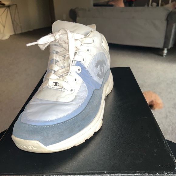 Suede calfskin Chanel sneaker - Picture 1 of 6